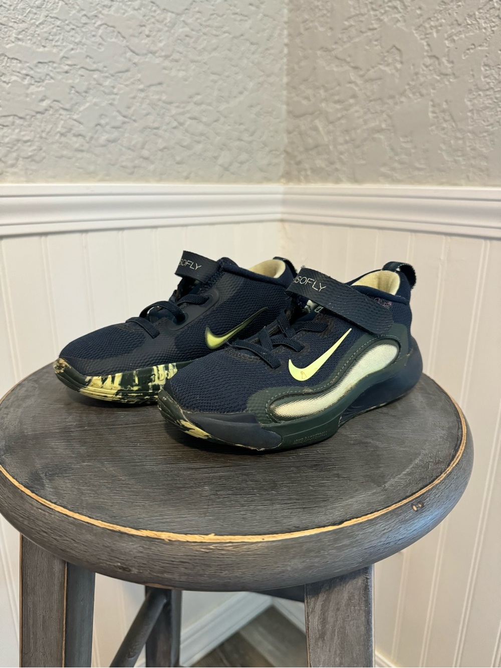 Nike Kids Navy and Light Green Swoosh Sneakers with Strap